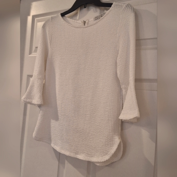 💥SALE💥Green Envelope, Small, Waffle Texture White Bell Sleeve Top - Picture 6 of 6